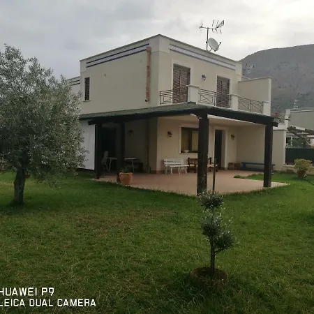 Holiday home Flora *